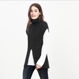 NWT Banana Republic cozy Heritage Cable Knit
Sweater